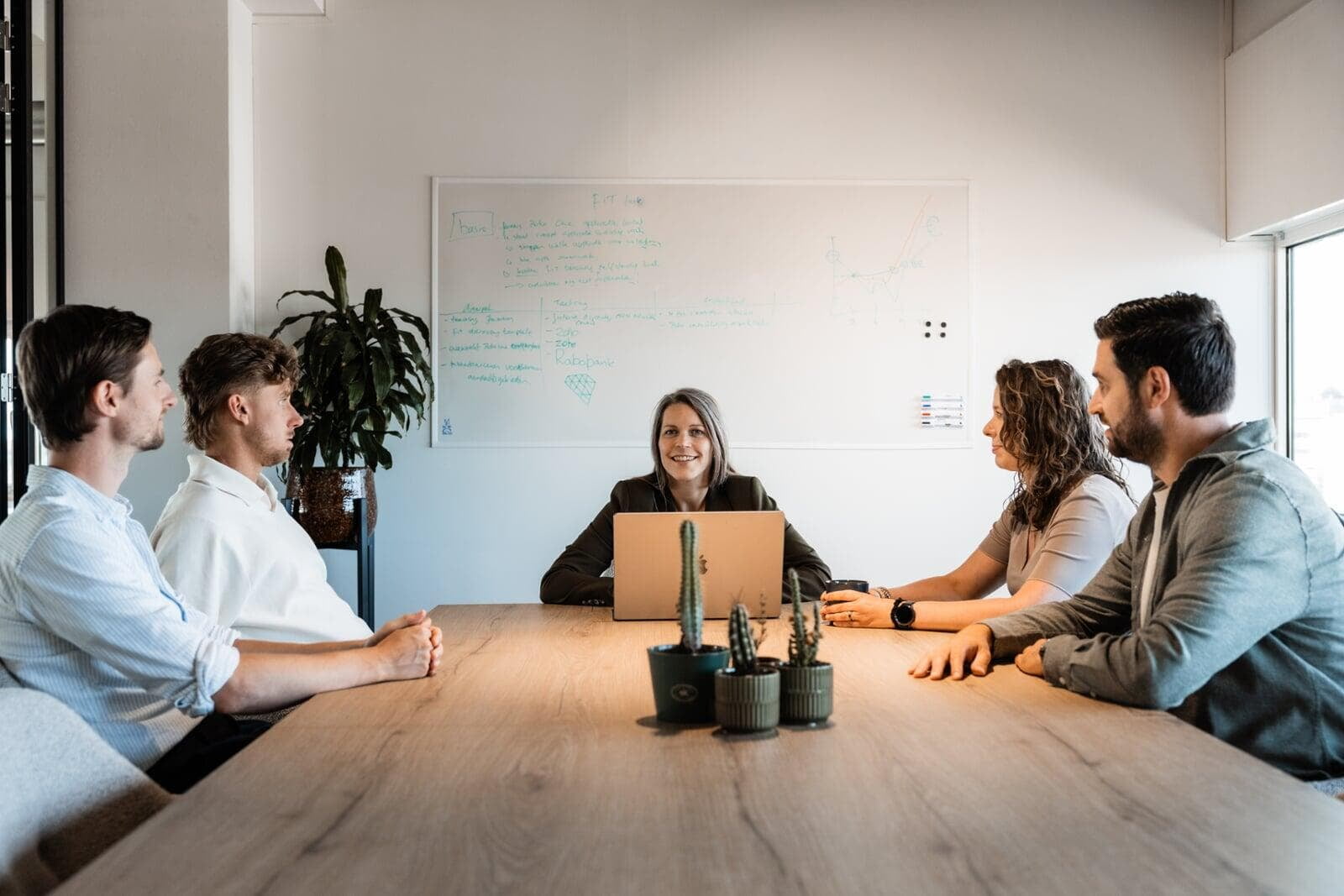 FIT-consultants aan het werk op kantoor bij klant Enexis tijdens een implementatietraject